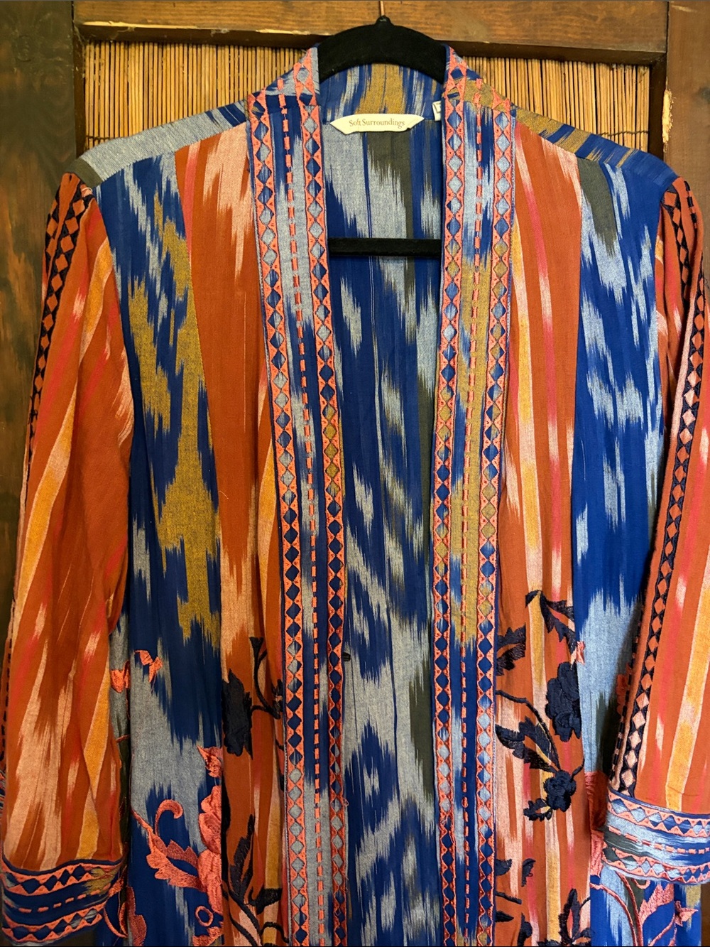 Soft surroundings long kimono/ cover up. Beautiful embroidery!
